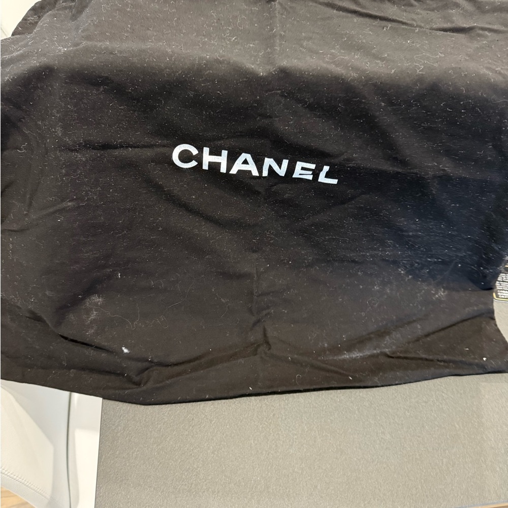 Chanel Quilted Ivory drawstring bag
On The Road Bucket Bag - Picture 2 of 14